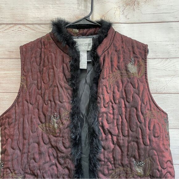 CHICOS WINE QUILTED VEST‎ WITH BLACK RABBIT FUR TRIM - Picture 2 of 5